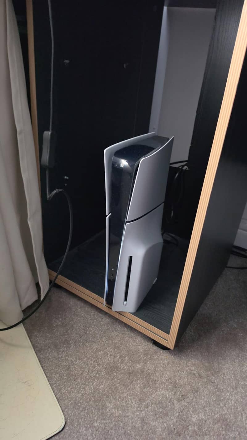 PS5 UK model 0