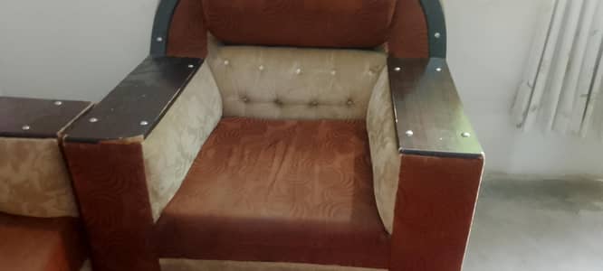 3and 1 seeter sofa sale good condition just uper side thora sa patha h
