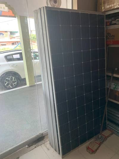 8× 370W Q CELLS Solar Panels – Used – Good Condition
