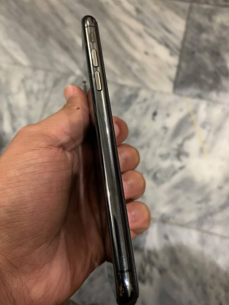 Apple iPhone XS 3