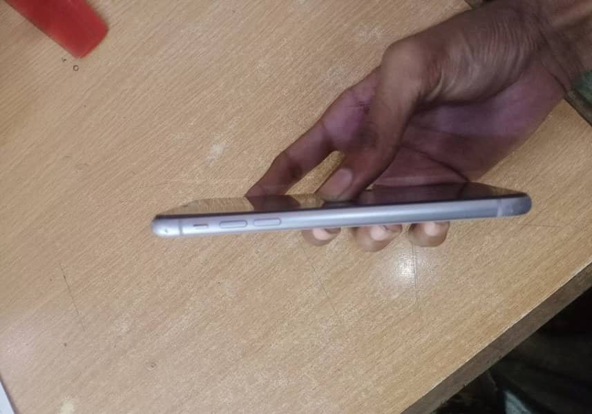 Apple iPhone 11 4