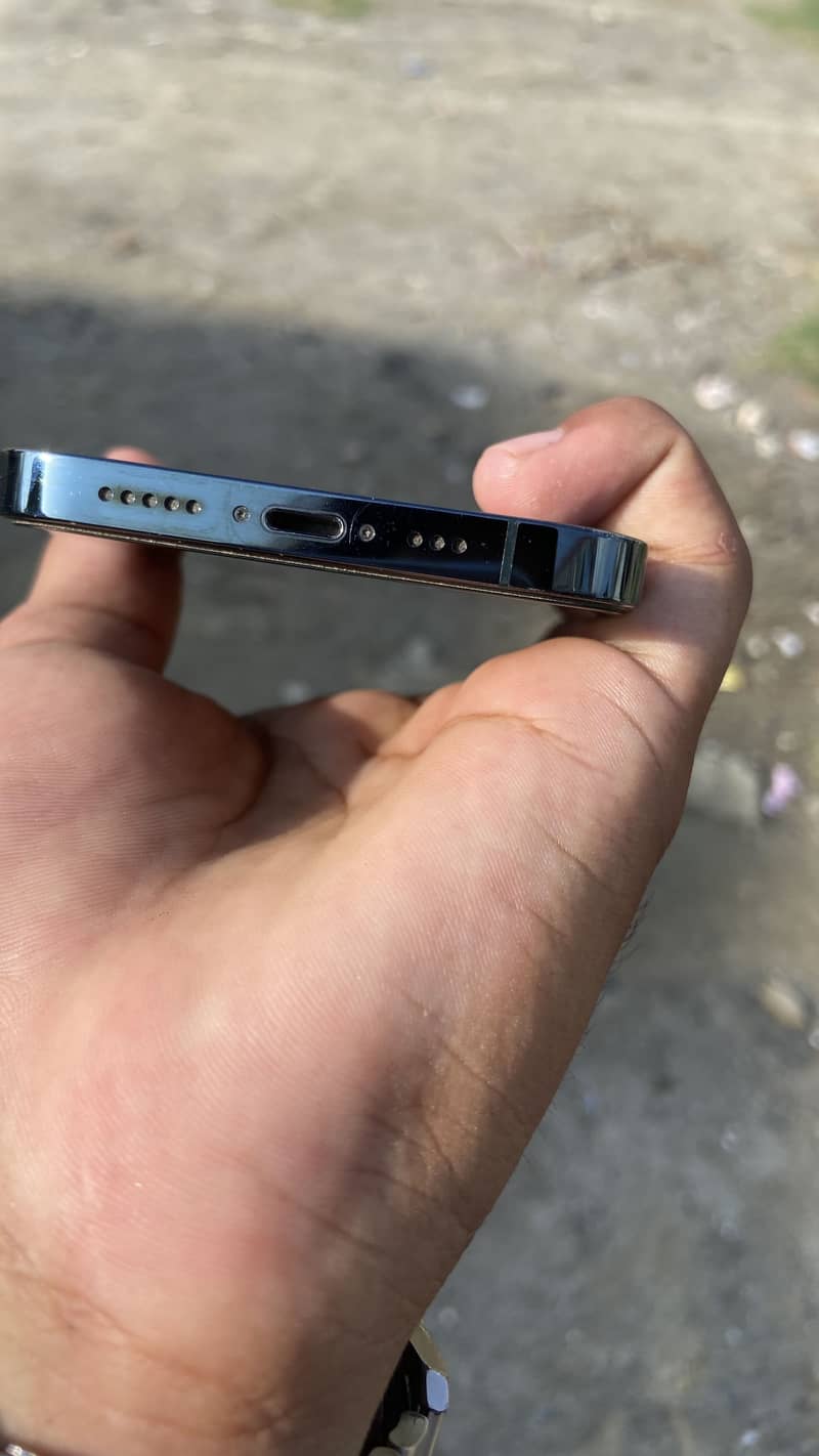Apple iPhone 12 Pro 3