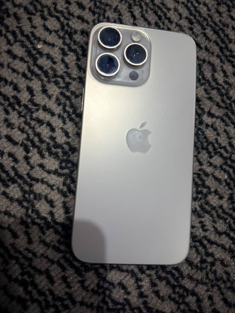 Apple iPhone 15 Pro Max 1