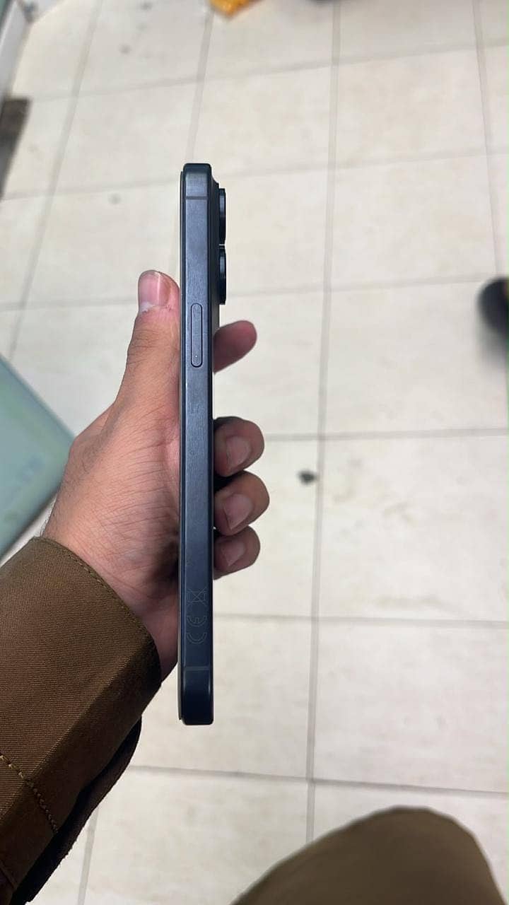 Apple iPhone 15 Pro Max 4