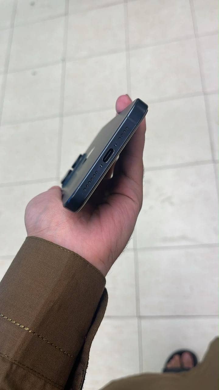 Apple iPhone 15 Pro Max 5
