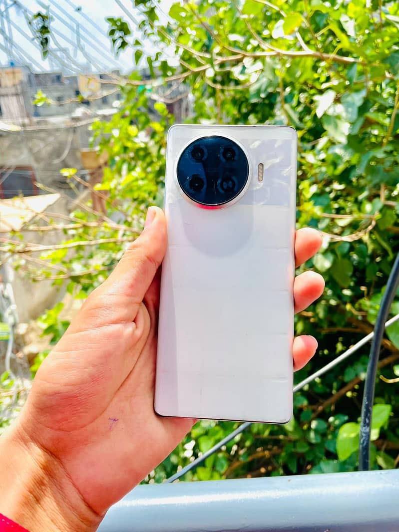 Tecno Spark 20 Pro Plus 0
