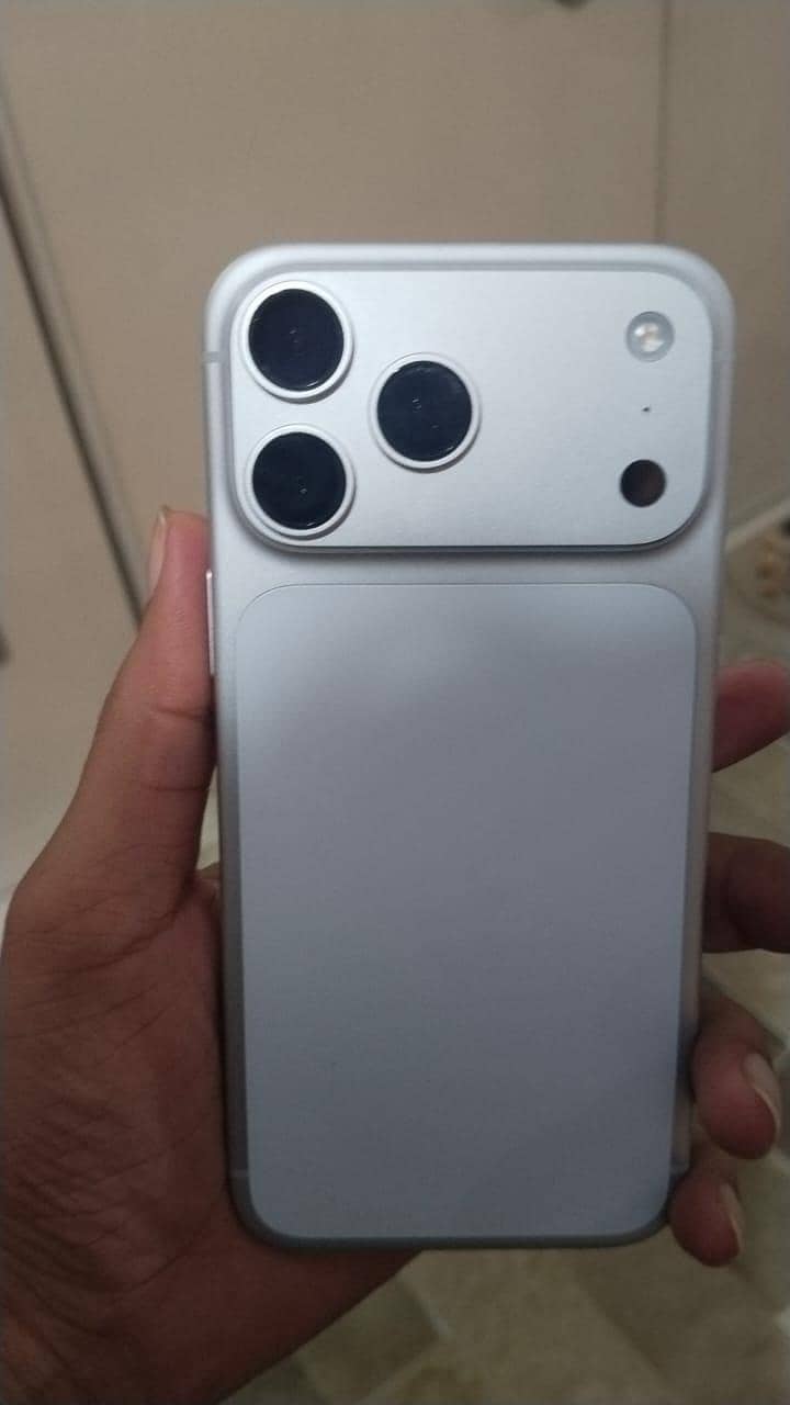 Apple iPhone 17 Pro Max 1