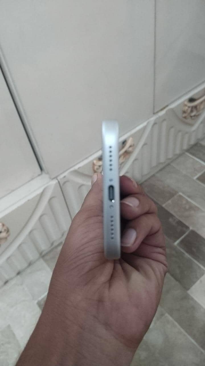 Apple iPhone 17 Pro Max 4