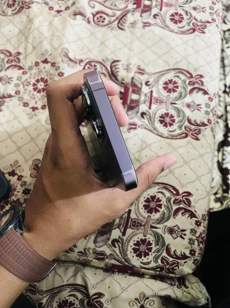 Apple iPhone 14 Pro Max 7