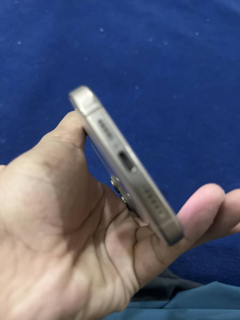 Apple iPhone 16 Pro Max 4