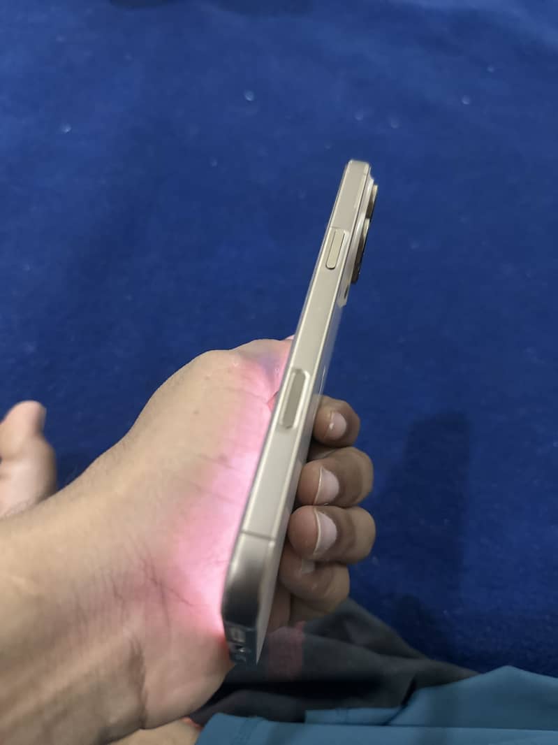 Apple iPhone 16 Pro Max 6