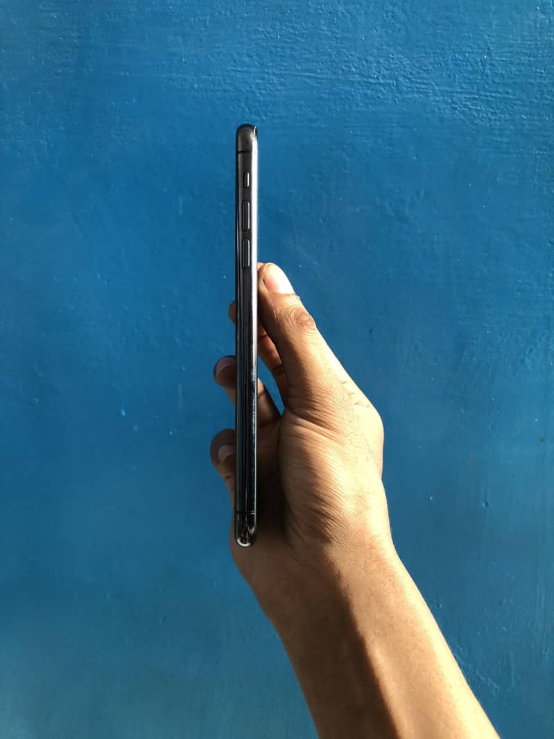 Apple iPhone 11 Pro Max 6