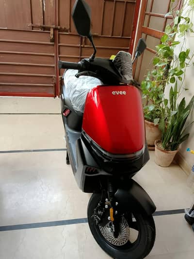 Evee S1 Lirhium Brand New Condition 223km Only-Urgent sale