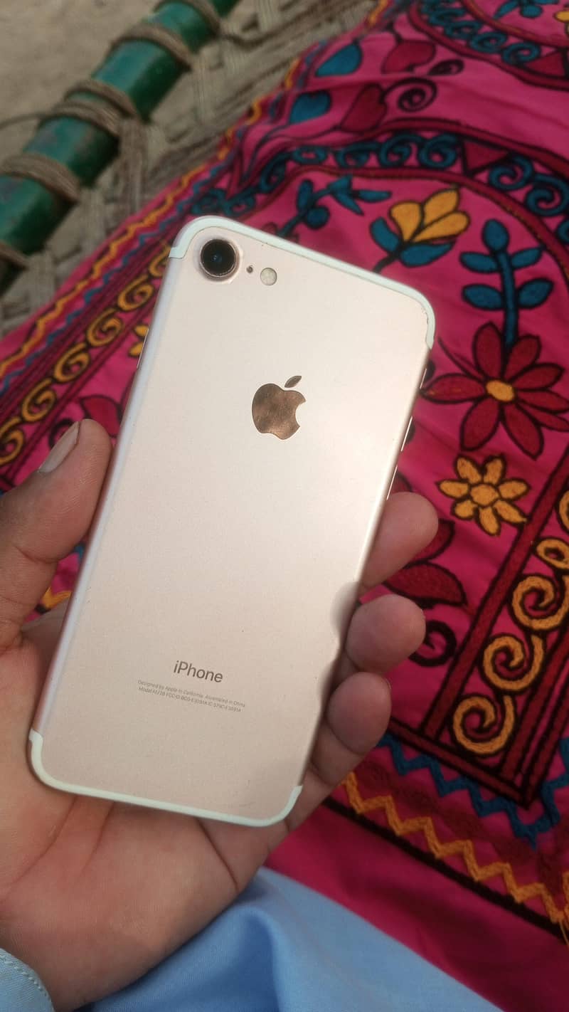 Apple iPhone 7 0