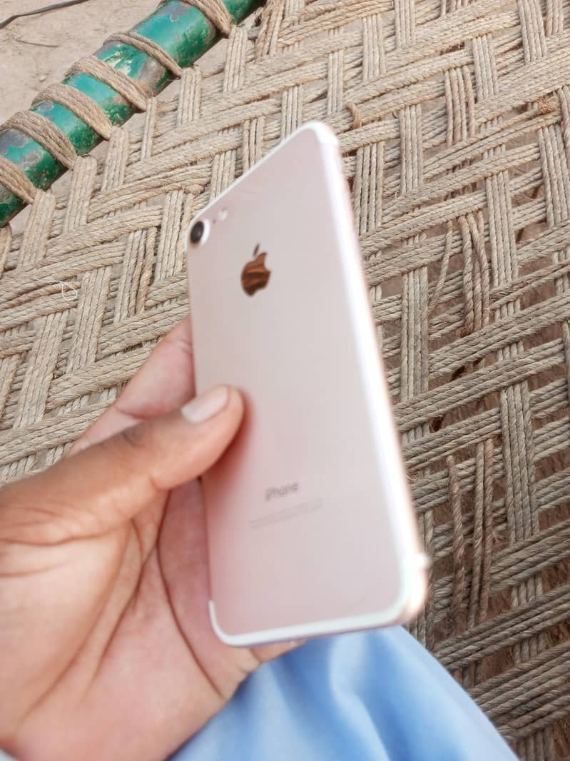 Apple iPhone 7 2