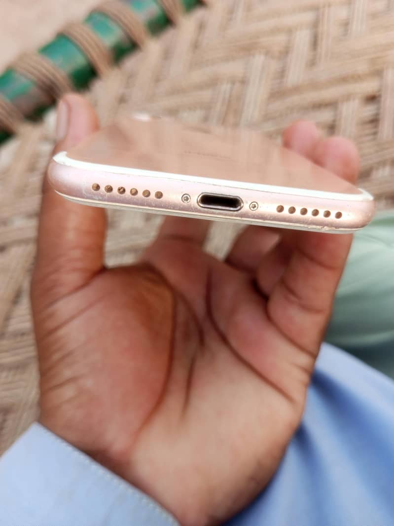 Apple iPhone 7 3