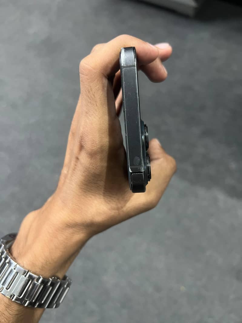 Apple iPhone 13 Pro Max 4