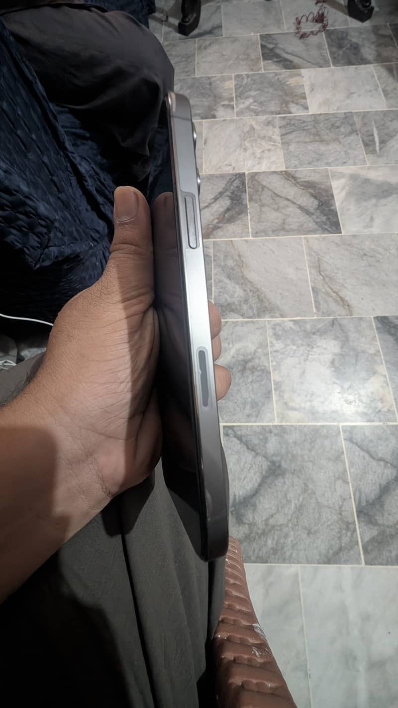 Apple iPhone 13 Pro Max 2