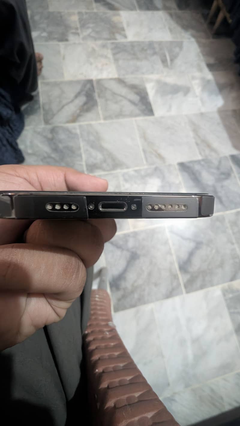 Apple iPhone 13 Pro Max 4