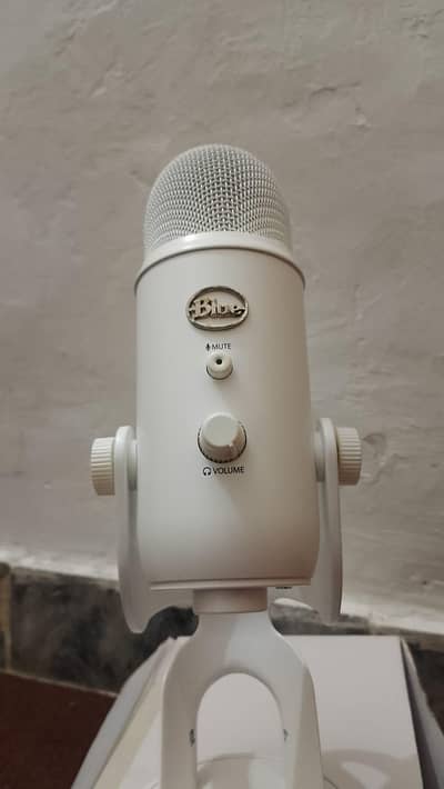White Blue Yeti Mic