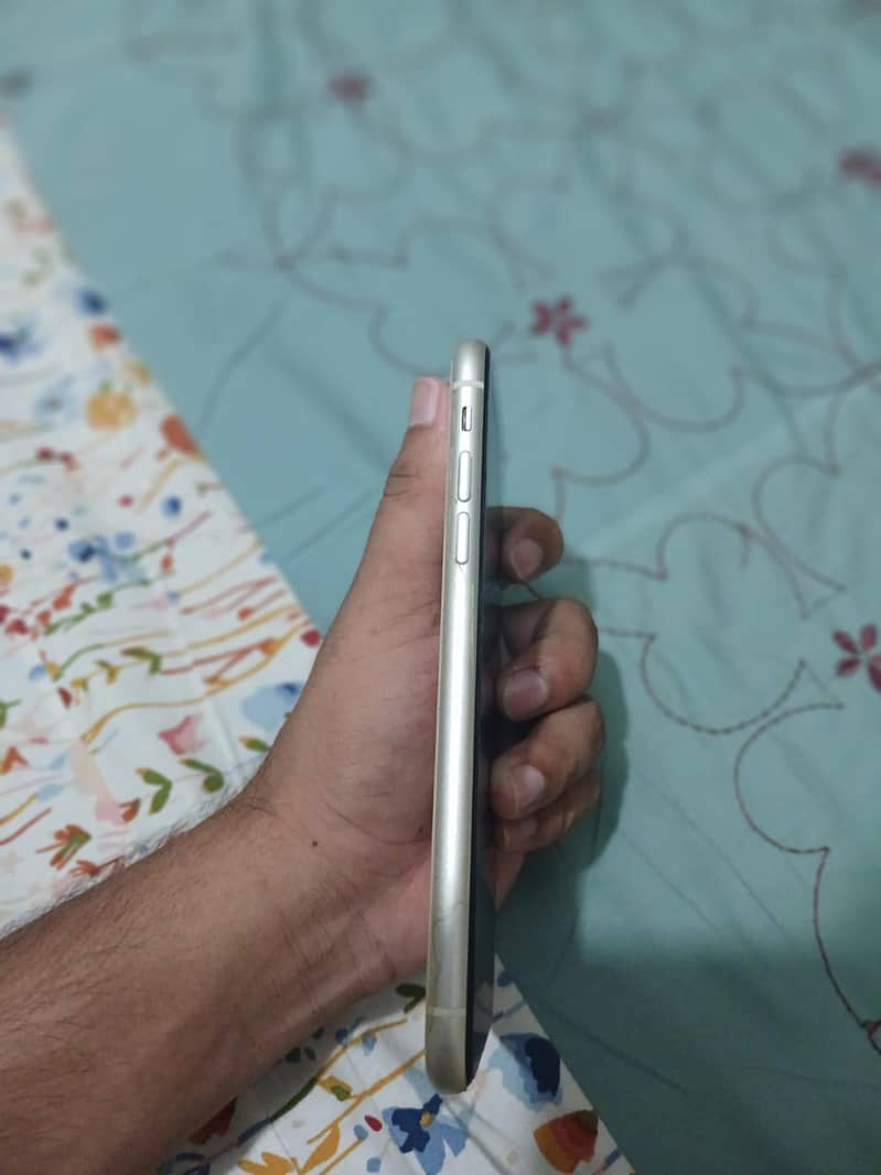Apple iPhone 11 5