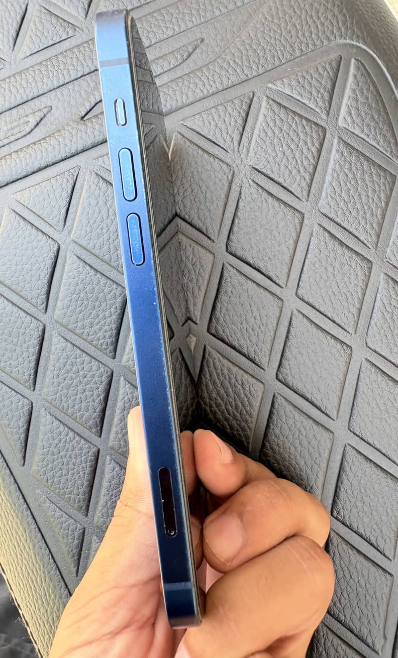 Apple iPhone 12 1