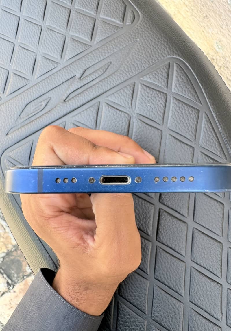 Apple iPhone 12 2