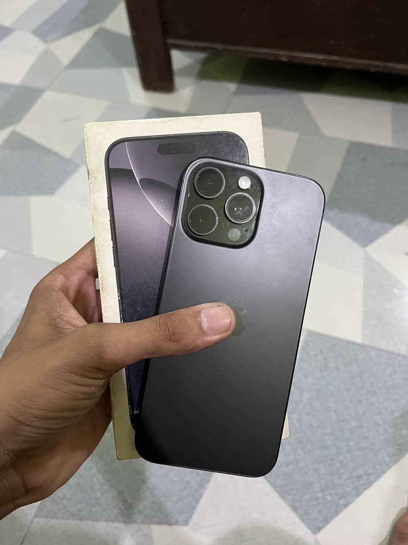 Apple iPhone 16 Pro Max 0