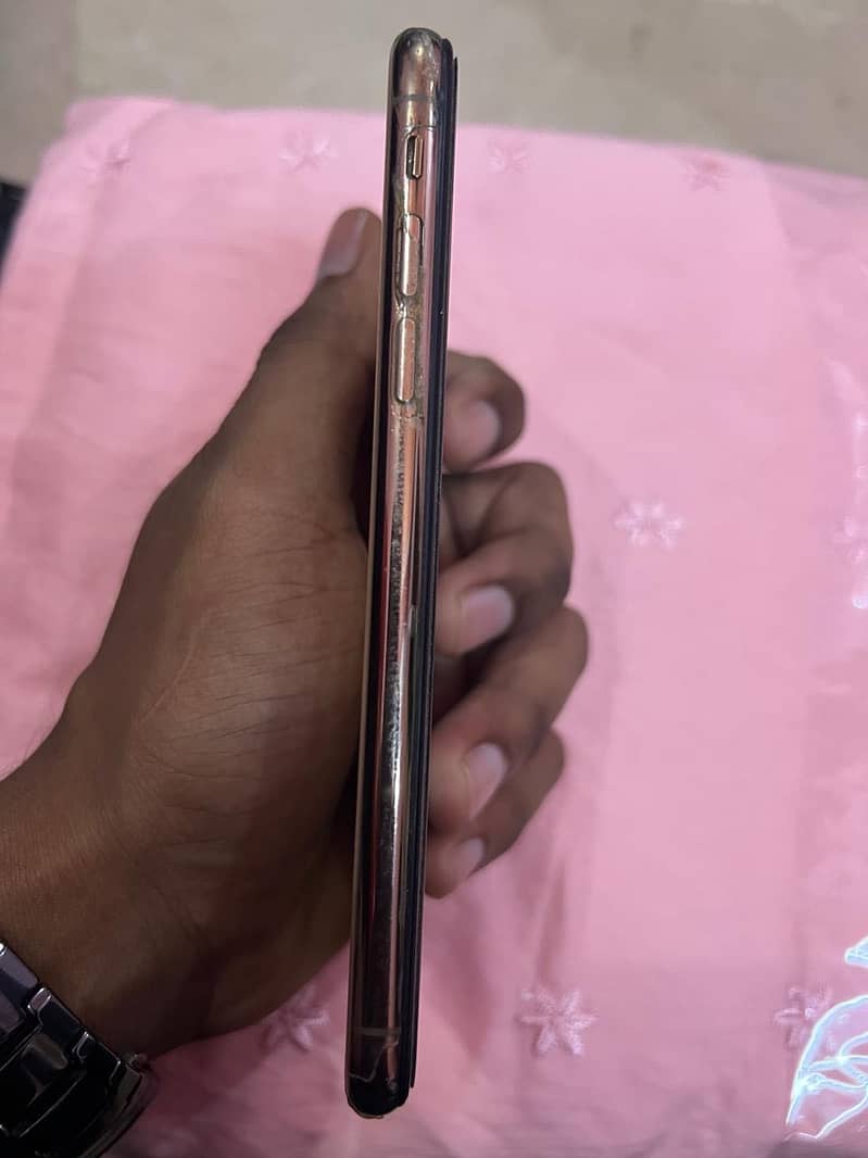 Apple iPhone Xs 1