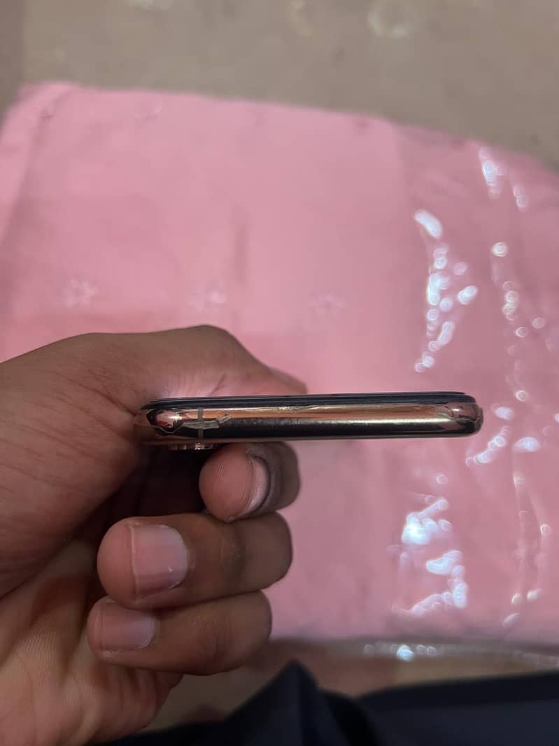 Apple iPhone Xs 3
