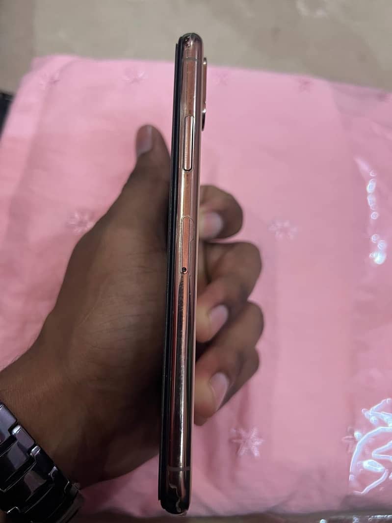 Apple iPhone Xs 5