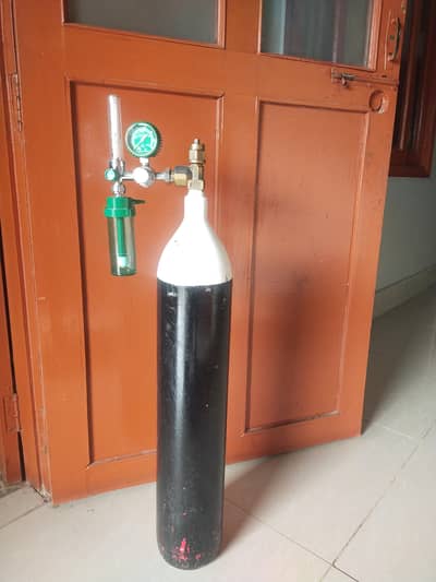 7 liter oxygen Cylinder with regulator 12K
