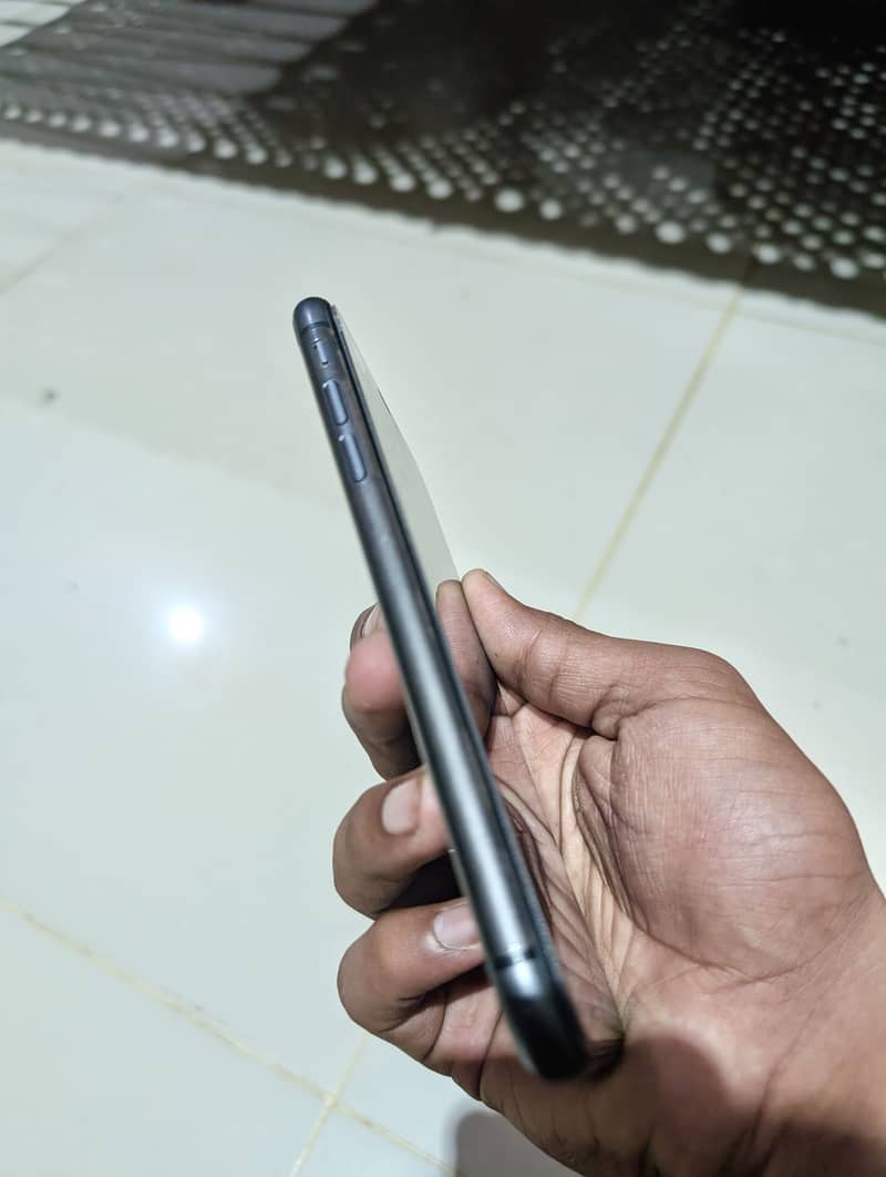 Apple iPhone 11 3