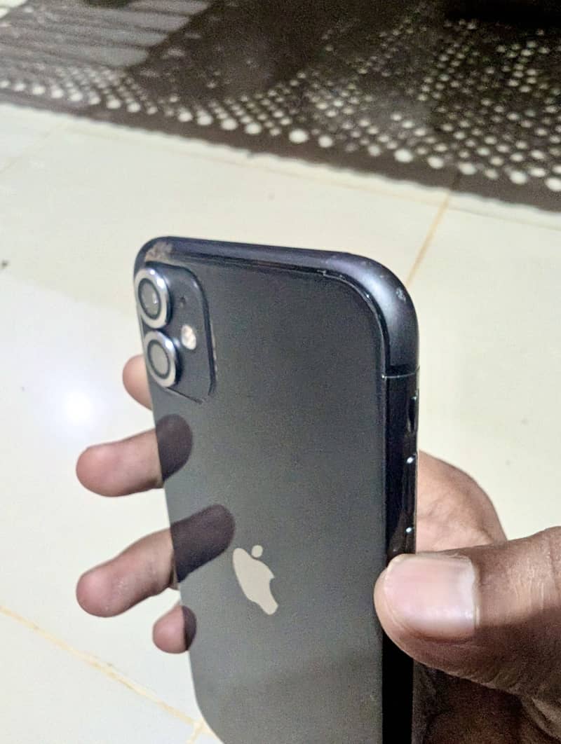 Apple iPhone 11 4