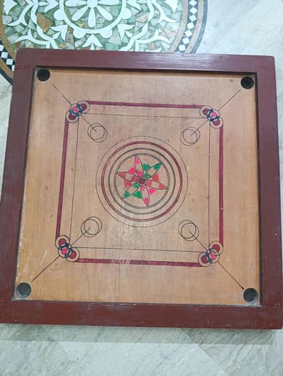 Carrom board