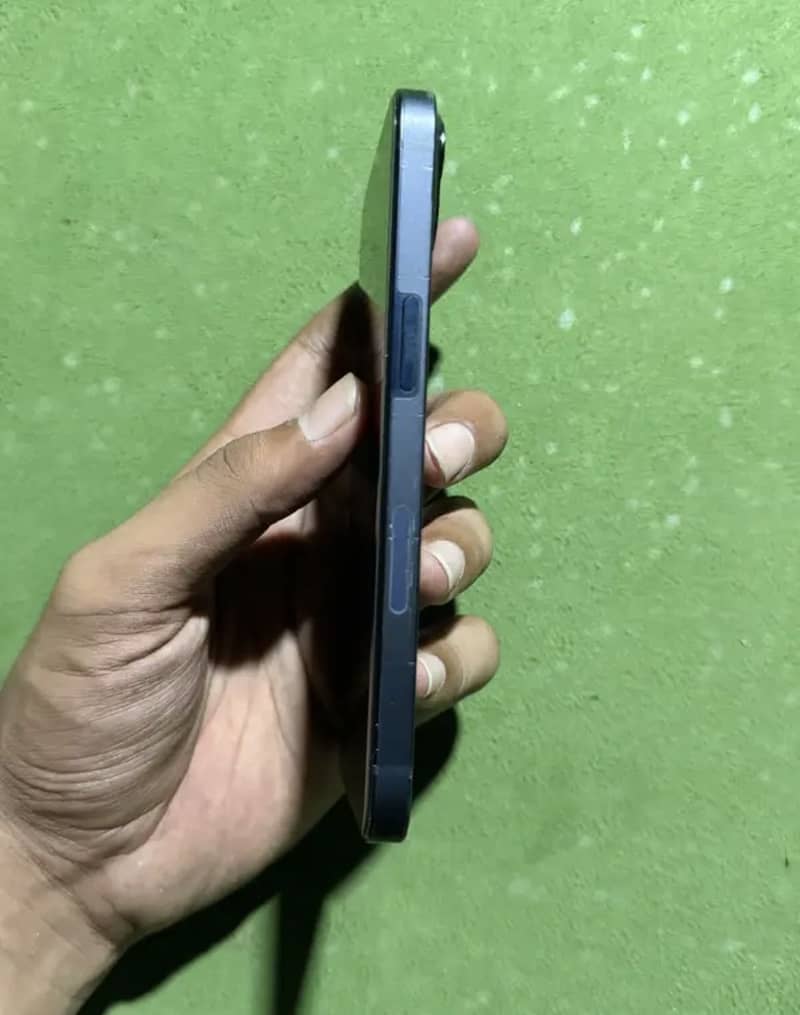 Apple iPhone 13 5