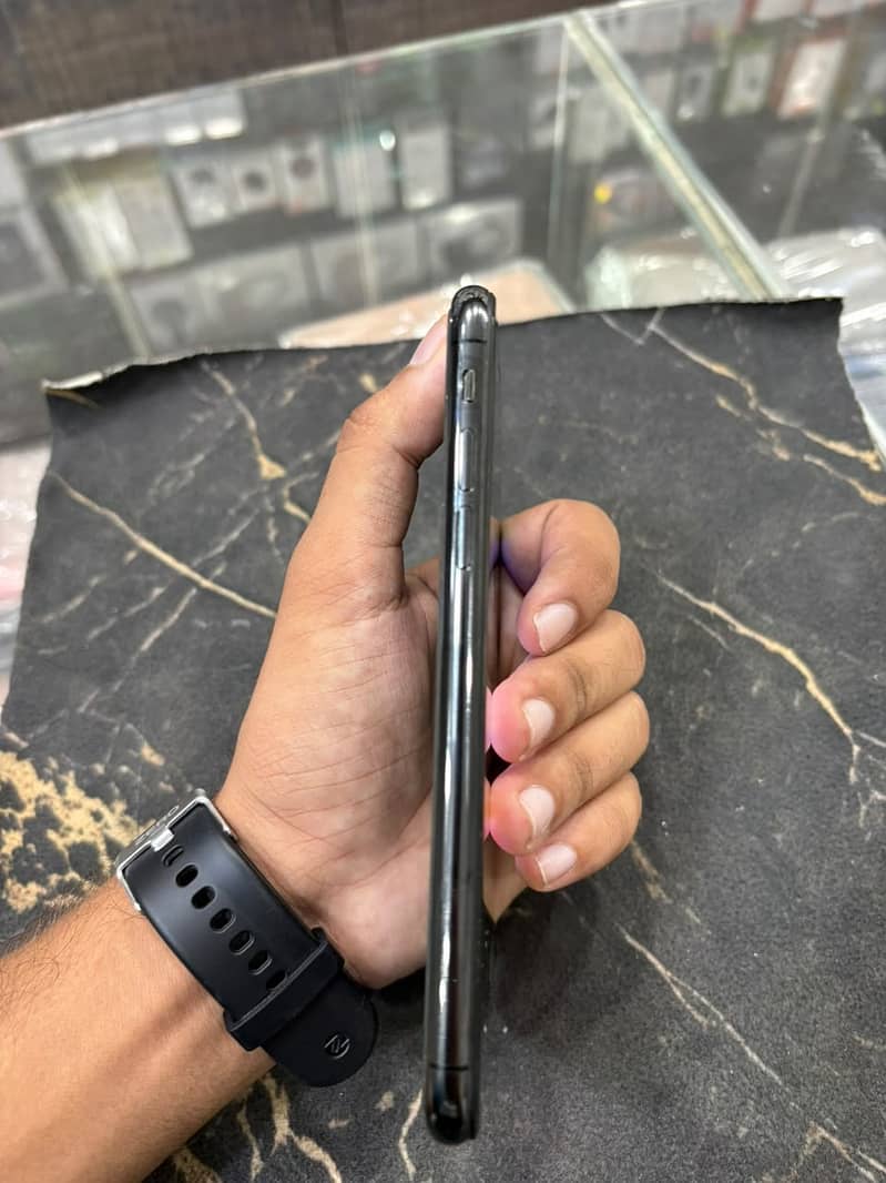 Apple iPhone X 3