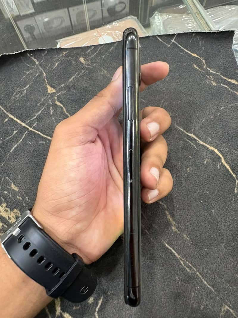 Apple iPhone X 4