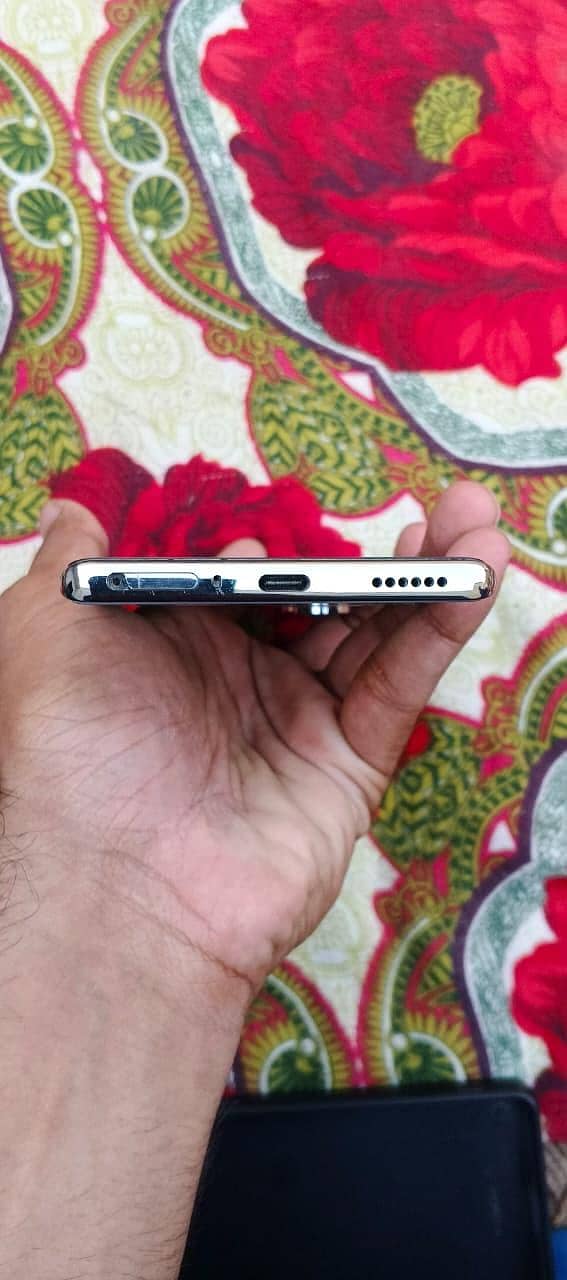 Tecno CAMON 40 Pro 4