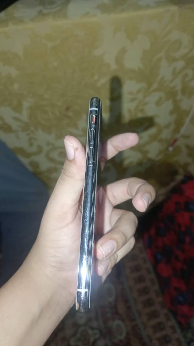 Apple iPhone X 3