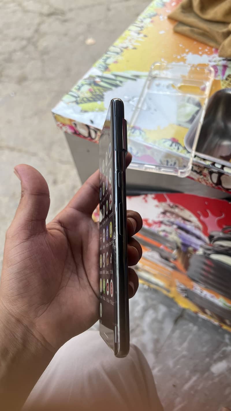 Google pixel 7 pro . 256 0