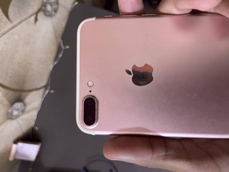 Apple iPhone 7 Plus 2