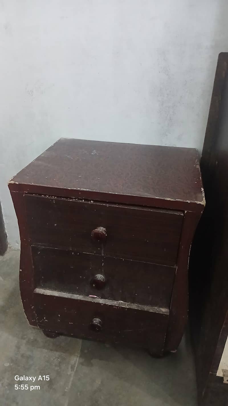 Dressing table and 1 side table 1