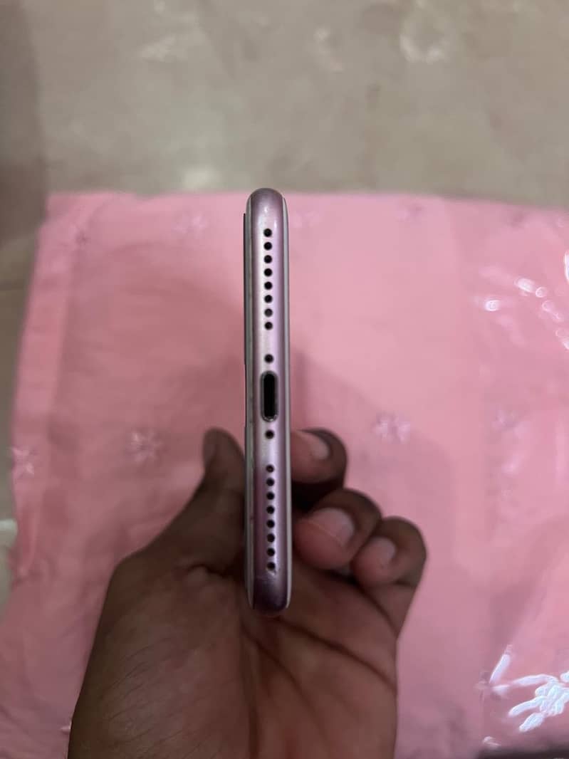 Apple iPhone 7 Plus 3