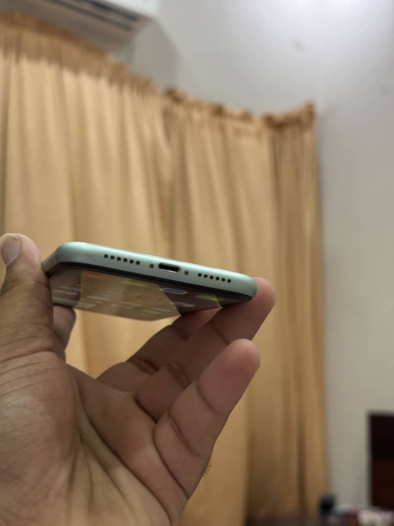Apple iPhone 11 3