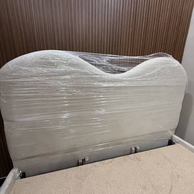 Queen Size Bed with Headboard – Excellent Condition