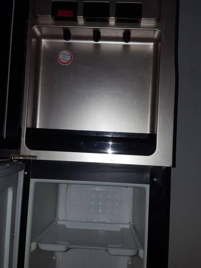water dispenser with small refrigerator