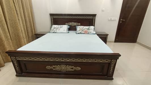 Wooden bedroom set/king size bed/2 door wardrobe/wooden king size bed