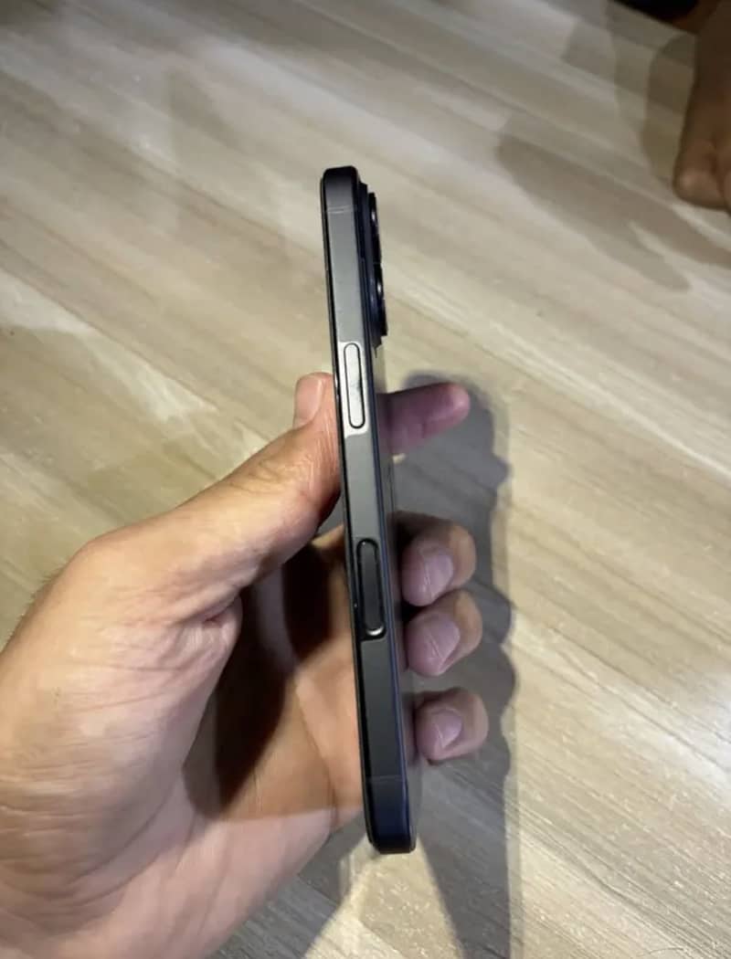 Apple iPhone 16 1