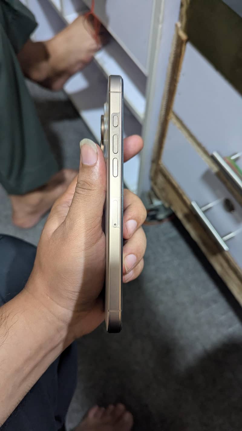 Apple iPhone 16 Pro Max 4